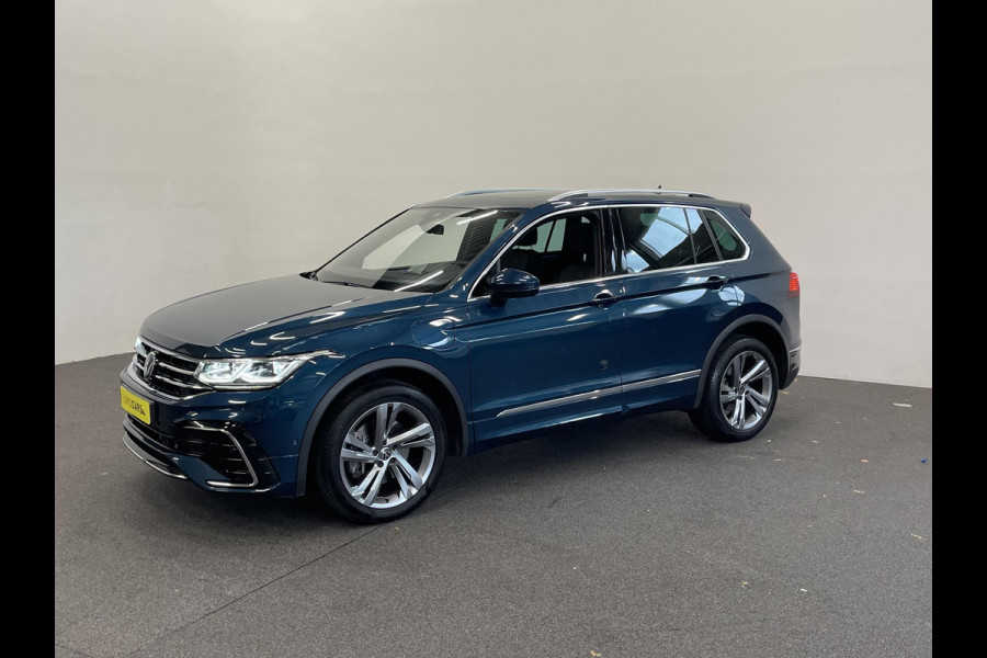 Volkswagen Tiguan 1.4 TSI eHybrid 245pk DSG R-Line Platinum Panoramadak Trekhaak Navigatie Apple Carplay/Android Auto Camera Parkeersensoren Adaptive Cruise Control Matrix Ledverlichting Stoel- en stuurverwarming Climate Control