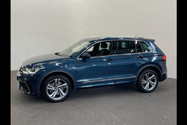 Volkswagen Tiguan 1.4 TSI eHybrid 245pk DSG R-Line Platinum Panoramadak Trekhaak Navigatie Apple Carplay/Android Auto Camera Parkeersensoren Adaptive Cruise Control Matrix Ledverlichting Stoel- en stuurverwarming Climate Control