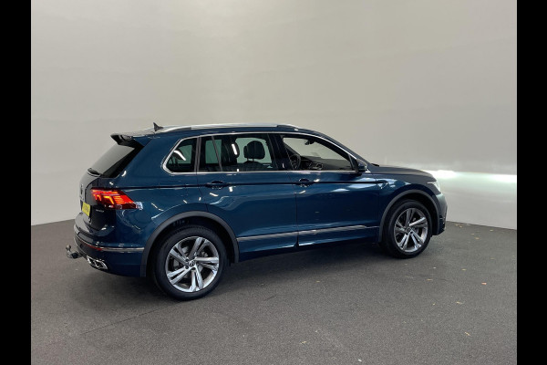 Volkswagen Tiguan 1.4 TSI eHybrid 245pk DSG R-Line Platinum Panoramadak Trekhaak Navigatie Apple Carplay/Android Auto Camera Parkeersensoren Adaptive Cruise Control Matrix Ledverlichting Stoel- en stuurverwarming Climate Control