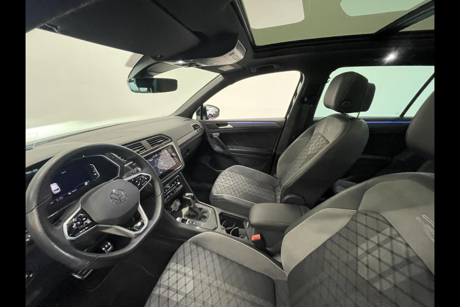 Volkswagen Tiguan 1.4 TSI eHybrid 245pk DSG R-Line Platinum Panoramadak Trekhaak Navigatie Apple Carplay/Android Auto Camera Parkeersensoren Adaptive Cruise Control Matrix Ledverlichting Stoel- en stuurverwarming Climate Control