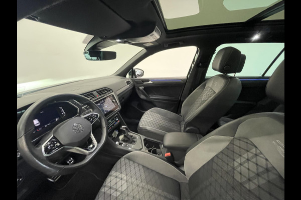 Volkswagen Tiguan 1.4 TSI eHybrid 245pk DSG R-Line Platinum Panoramadak Trekhaak Navigatie Apple Carplay/Android Auto Camera Parkeersensoren Adaptive Cruise Control Matrix Ledverlichting Stoel- en stuurverwarming Climate Control