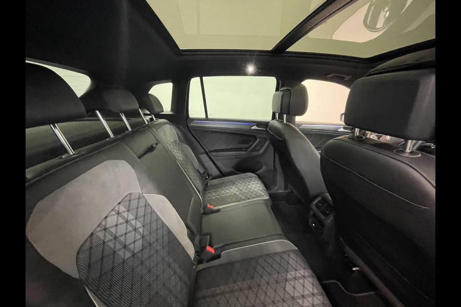 Volkswagen Tiguan 1.4 TSI eHybrid 245pk DSG R-Line Platinum Panoramadak Trekhaak Navigatie Apple Carplay/Android Auto Camera Parkeersensoren Adaptive Cruise Control Matrix Ledverlichting Stoel- en stuurverwarming Climate Control