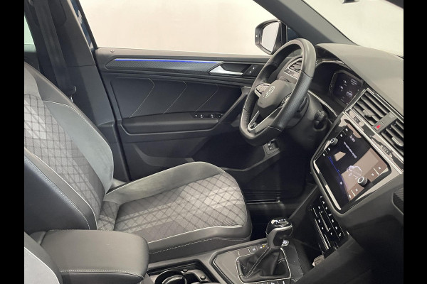 Volkswagen Tiguan 1.4 TSI eHybrid 245pk DSG R-Line Platinum Panoramadak Trekhaak Navigatie Apple Carplay/Android Auto Camera Parkeersensoren Adaptive Cruise Control Matrix Ledverlichting Stoel- en stuurverwarming Climate Control