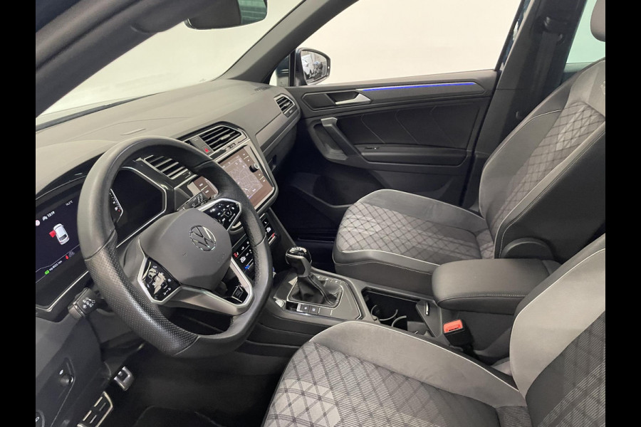 Volkswagen Tiguan 1.4 TSI eHybrid 245pk DSG R-Line Platinum Panoramadak Trekhaak Navigatie Apple Carplay/Android Auto Camera Parkeersensoren Adaptive Cruise Control Matrix Ledverlichting Stoel- en stuurverwarming Climate Control