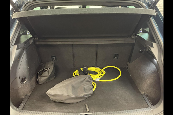 Volkswagen Tiguan 1.4 TSI eHybrid 245pk DSG R-Line Platinum Panoramadak Trekhaak Navigatie Apple Carplay/Android Auto Camera Parkeersensoren Adaptive Cruise Control Matrix Ledverlichting Stoel- en stuurverwarming Climate Control