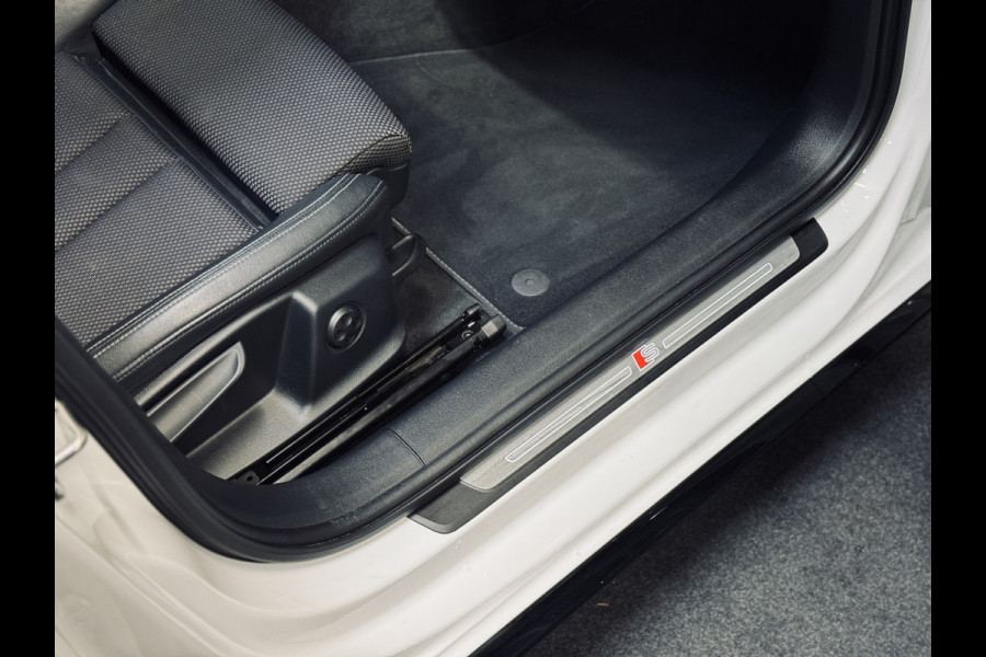 Audi A4 Avant 1.4 TFSI Sport 2x S-Line | 19" | Keyless | Elektr.Klep Audi A4 Avant 1.4 TFSI Sport 2x S-Line | 19" | Keyless | Elektr.Klep