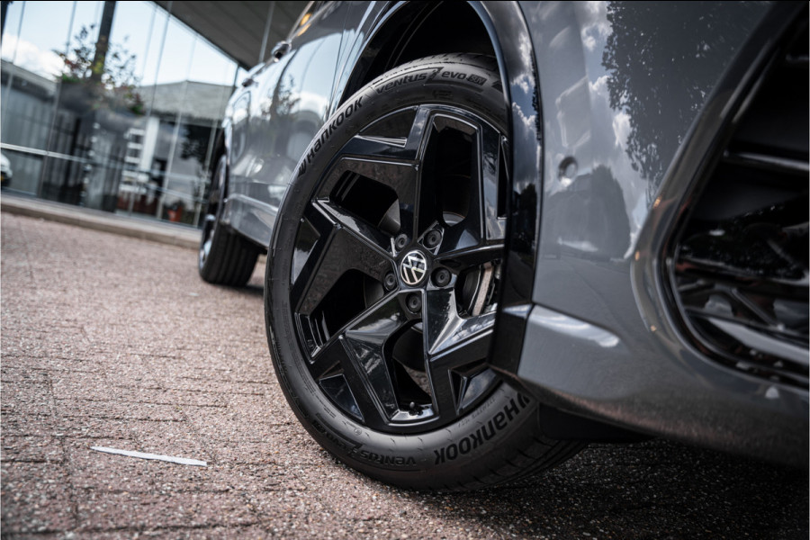 Volkswagen Tiguan 1.5 eHybrid 272pk R-Line Edition ** HUD ** Trekhaak ** 360 camera ** Massage Blackstyle ** Volkswagen Tiguan 1.5 eHybrid 272pk R-Line Edition ** HUD ** Trekhaak ** 360 camera ** Massage Blackstyle **