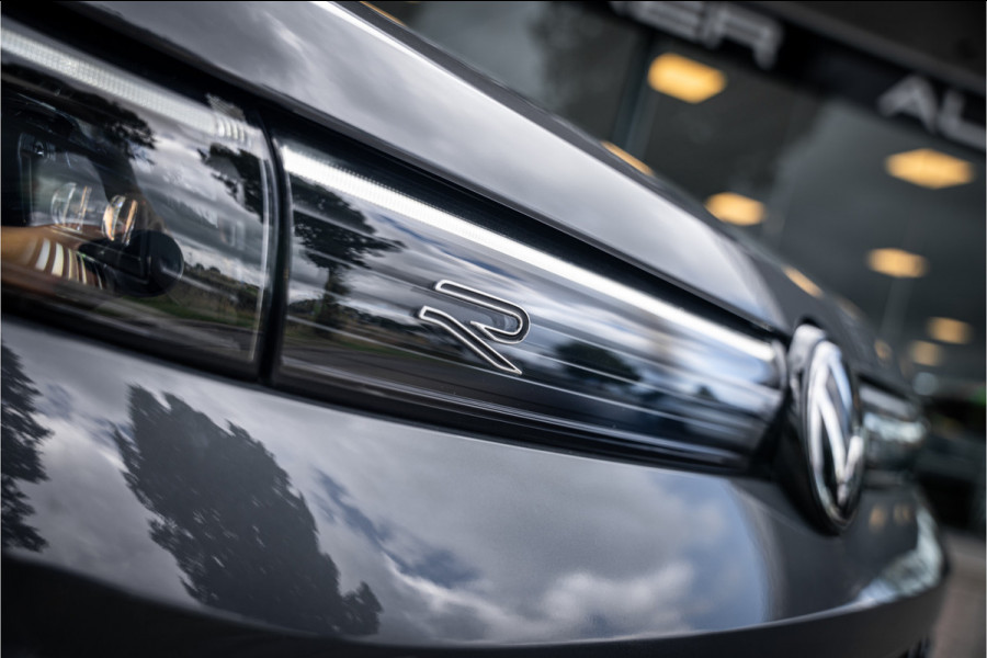 Volkswagen Tiguan 1.5 eHybrid 272pk R-Line Edition ** HUD ** Trekhaak ** 360 camera ** Massage Blackstyle ** Volkswagen Tiguan 1.5 eHybrid 272pk R-Line Edition ** HUD ** Trekhaak ** 360 camera ** Massage Blackstyle **