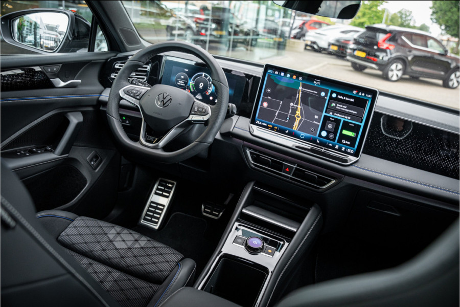 Volkswagen Tiguan 1.5 eHybrid 272pk R-Line Edition ** HUD ** Trekhaak ** 360 camera ** Massage Blackstyle ** Volkswagen Tiguan 1.5 eHybrid 272pk R-Line Edition ** HUD ** Trekhaak ** 360 camera ** Massage Blackstyle **