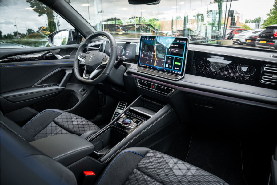 Volkswagen Tiguan 1.5 eHybrid 272pk R-Line Edition ** HUD ** Trekhaak ** 360 camera ** Massage Blackstyle ** Volkswagen Tiguan 1.5 eHybrid 272pk R-Line Edition ** HUD ** Trekhaak ** 360 camera ** Massage Blackstyle **