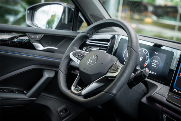 Volkswagen Tiguan 1.5 eHybrid 272pk R-Line Edition ** HUD ** Trekhaak ** 360 camera ** Massage Blackstyle ** Volkswagen Tiguan 1.5 eHybrid 272pk R-Line Edition ** HUD ** Trekhaak ** 360 camera ** Massage Blackstyle **