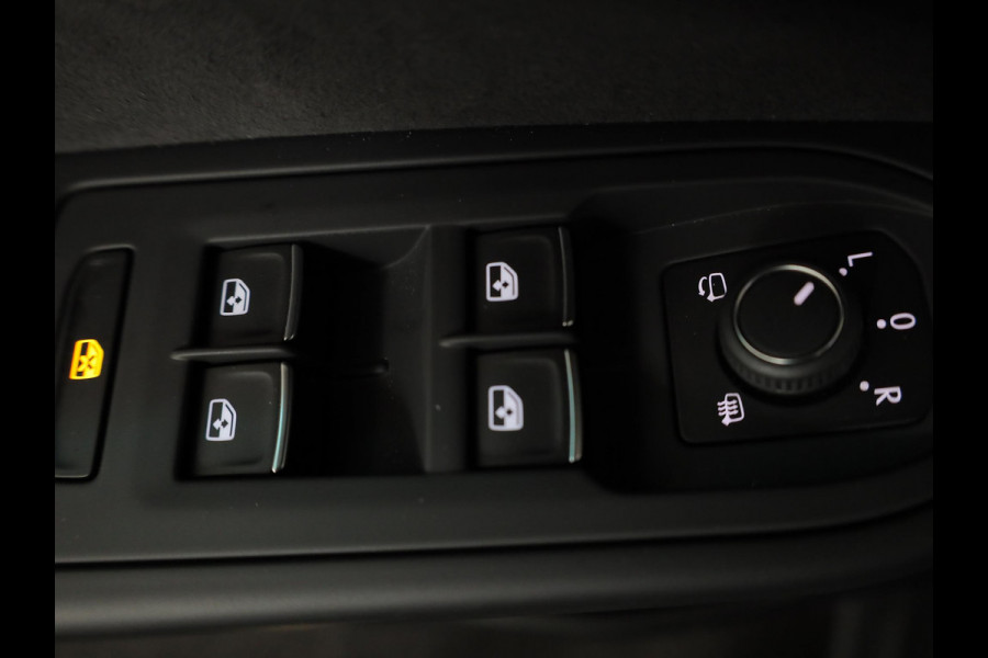 Volkswagen Golf 1.5 eTSI 50 Jahre Edition 150 pk Automaat (DSG) | Navigatie | Panoramadak | Parkeersensoren | Achteruitrijcamera | Matrix LED koplampen | Stoelverwarming | Volkswagen Golf 1.5 eTSI 50 Jahre Edition 150 pk Automaat (DSG) | Navigatie | Panoramadak | Parkeersensoren | Achteruitrijcamera | Matrix LED koplampen | Stoelverwarming |