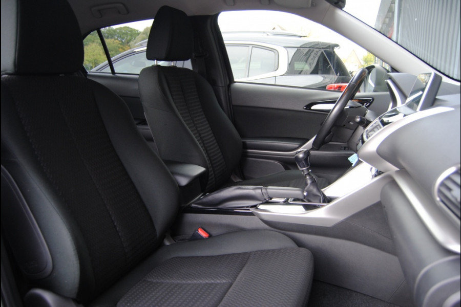 Mitsubishi Eclipse Cross 1.5 DI-T Pure Mitsubishi Eclipse Cross 1.5 DI-T Pure