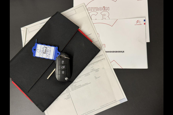 Citroën C3 1.2 PureTech Shine Business Cruise control Climate control LED Parkeersensoren plus camera Apple / Android Navigatie Citroën C3 1.2 PureTech Shine Business Cruise control Climate control LED Parkeersensoren plus camera Apple / Android Navigatie