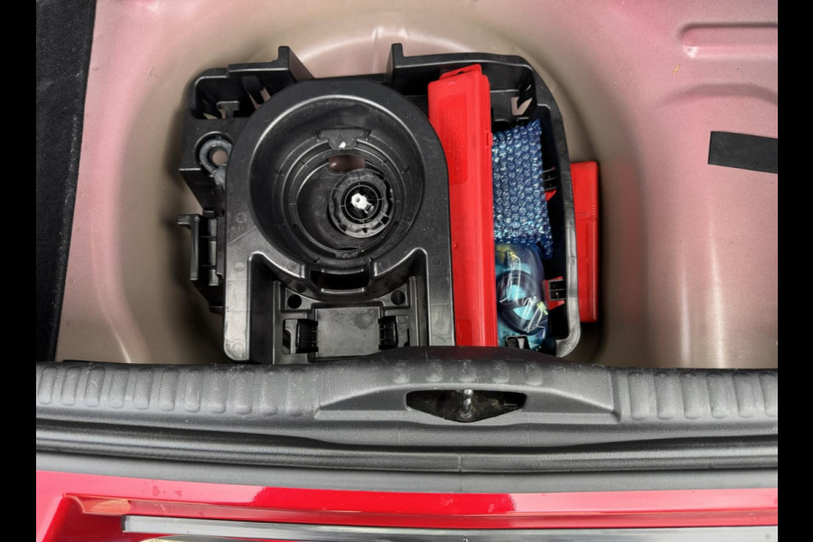 Citroën C3 1.2 PureTech Shine Business Cruise control Climate control LED Parkeersensoren plus camera Apple / Android Navigatie Citroën C3 1.2 PureTech Shine Business Cruise control Climate control LED Parkeersensoren plus camera Apple / Android Navigatie