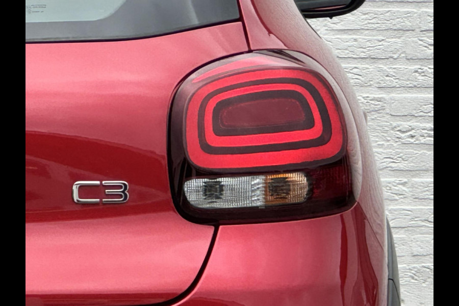 Citroën C3 1.2 PureTech Shine Business Cruise control Climate control LED Parkeersensoren plus camera Apple / Android Navigatie Citroën C3 1.2 PureTech Shine Business Cruise control Climate control LED Parkeersensoren plus camera Apple / Android Navigatie