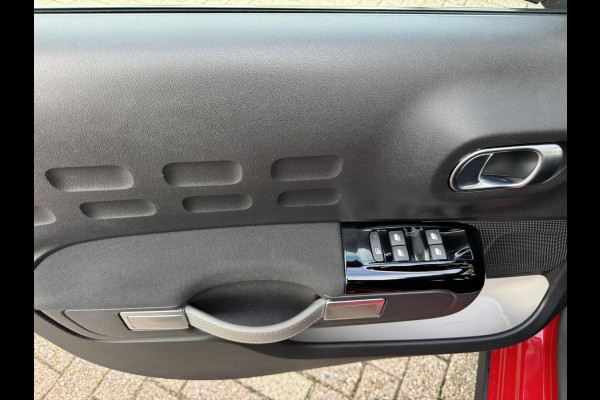 Citroën C3 1.2 PureTech Shine Business Cruise control Climate control LED Parkeersensoren plus camera Apple / Android Navigatie Citroën C3 1.2 PureTech Shine Business Cruise control Climate control LED Parkeersensoren plus camera Apple / Android Navigatie