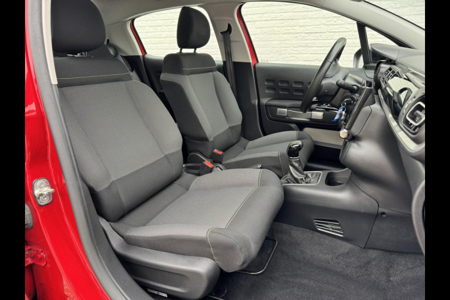 Citroën C3 1.2 PureTech Shine Business Cruise control Climate control LED Parkeersensoren plus camera Apple / Android Navigatie Citroën C3 1.2 PureTech Shine Business Cruise control Climate control LED Parkeersensoren plus camera Apple / Android Navigatie