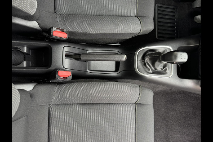 Citroën C3 1.2 PureTech Shine Business Cruise control Climate control LED Parkeersensoren plus camera Apple / Android Navigatie Citroën C3 1.2 PureTech Shine Business Cruise control Climate control LED Parkeersensoren plus camera Apple / Android Navigatie