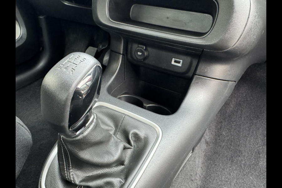 Citroën C3 1.2 PureTech Shine Business Cruise control Climate control LED Parkeersensoren plus camera Apple / Android Navigatie Citroën C3 1.2 PureTech Shine Business Cruise control Climate control LED Parkeersensoren plus camera Apple / Android Navigatie