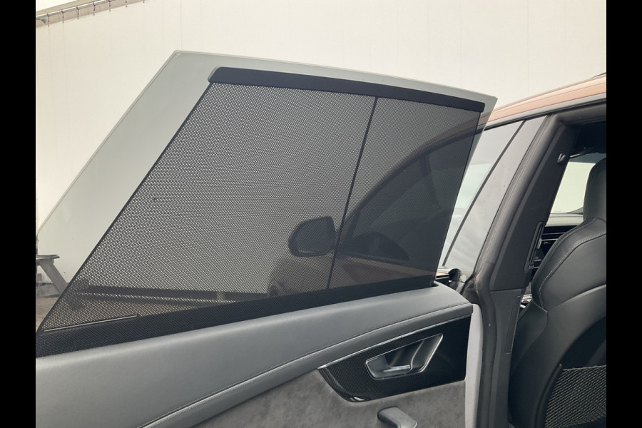 Audi SQ8 4.0 TDI NightVision Carboninleg B&O 4Wielsturing Sfeerverl HUD 360° Trekhaak Audi SQ8 4.0 TDI NightVision Carboninleg B&O 4Wielsturing Sfeerverl HUD 360° Trekhaak