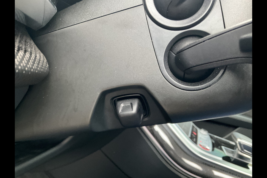 Audi SQ8 4.0 TDI NightVision Carboninleg B&O 4Wielsturing Sfeerverl HUD 360° Trekhaak Audi SQ8 4.0 TDI NightVision Carboninleg B&O 4Wielsturing Sfeerverl HUD 360° Trekhaak