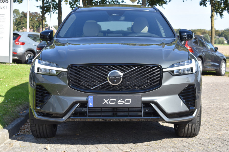 Volvo XC60 T6 AWD 350PK Plug-in Hybrid Ultra Dark | DEMO | Luchtvering | Trekhaak | 21"LMV | 360 camera | Panodak | HUD | H&K |