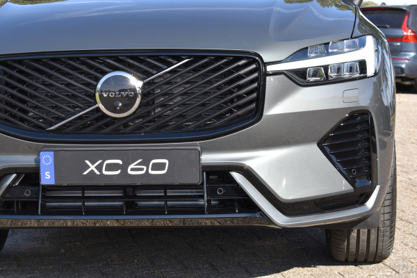 Volvo XC60 T6 AWD 350PK Plug-in Hybrid Ultra Dark | DEMO | Luchtvering | Trekhaak | 21"LMV | 360 camera | Panodak | HUD | H&K |