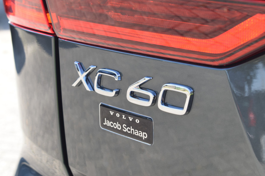 Volvo XC60 T6 AWD 350PK Plug-in Hybrid Ultra Dark | DEMO | Luchtvering | Trekhaak | 21"LMV | 360 camera | Panodak | HUD | H&K |