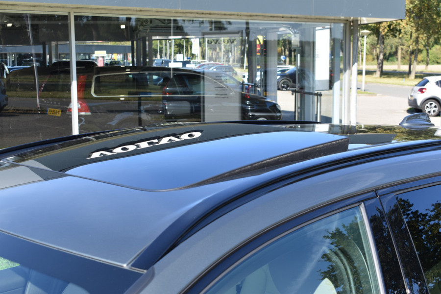 Volvo XC60 T6 AWD 350PK Plug-in Hybrid Ultra Dark | DEMO | Luchtvering | Trekhaak | 21"LMV | 360 camera | Panodak | HUD | H&K |