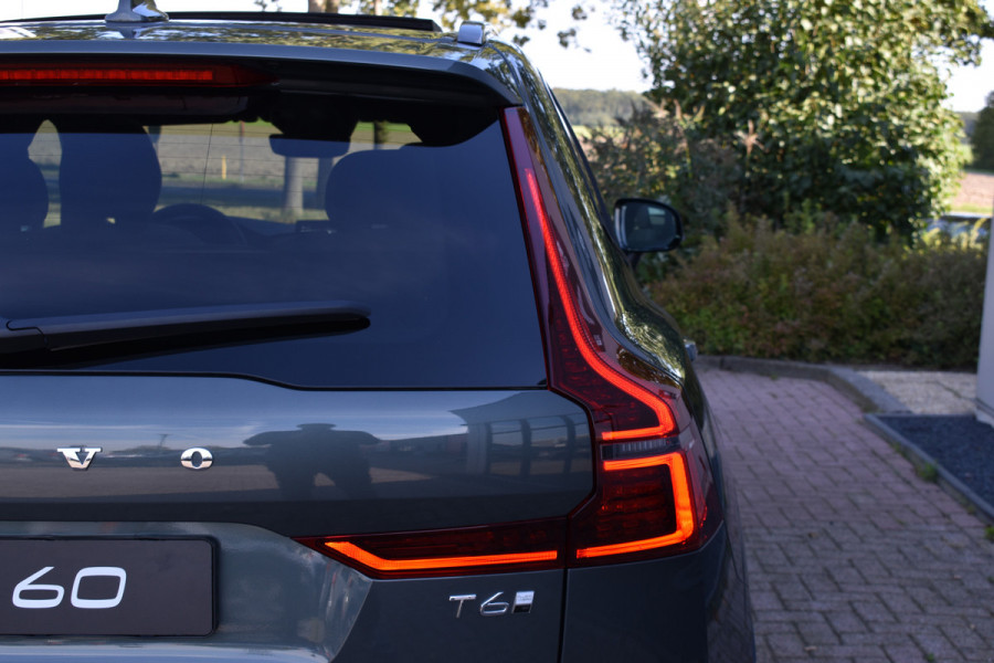 Volvo XC60 T6 AWD 350PK Plug-in Hybrid Ultra Dark | DEMO | Luchtvering | Trekhaak | 21"LMV | 360 camera | Panodak | HUD | H&K |