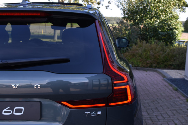 Volvo XC60 T6 AWD 350PK Plug-in Hybrid Ultra Dark | DEMO | Luchtvering | Trekhaak | 21"LMV | 360 camera | Panodak | HUD | H&K |