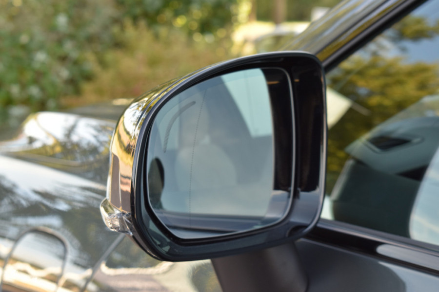 Volvo XC60 T6 AWD 350PK Plug-in Hybrid Ultra Dark | DEMO | Luchtvering | Trekhaak | 21"LMV | 360 camera | Panodak | HUD | H&K |