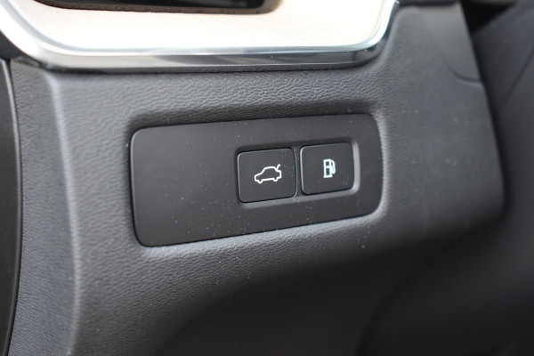 Volvo XC60 T6 AWD 350PK Plug-in Hybrid Ultra Dark | DEMO | Luchtvering | Trekhaak | 21"LMV | 360 camera | Panodak | HUD | H&K |