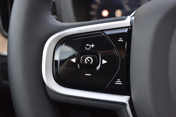 Volvo XC60 T6 AWD 350PK Plug-in Hybrid Ultra Dark | DEMO | Luchtvering | Trekhaak | 21"LMV | 360 camera | Panodak | HUD | H&K |