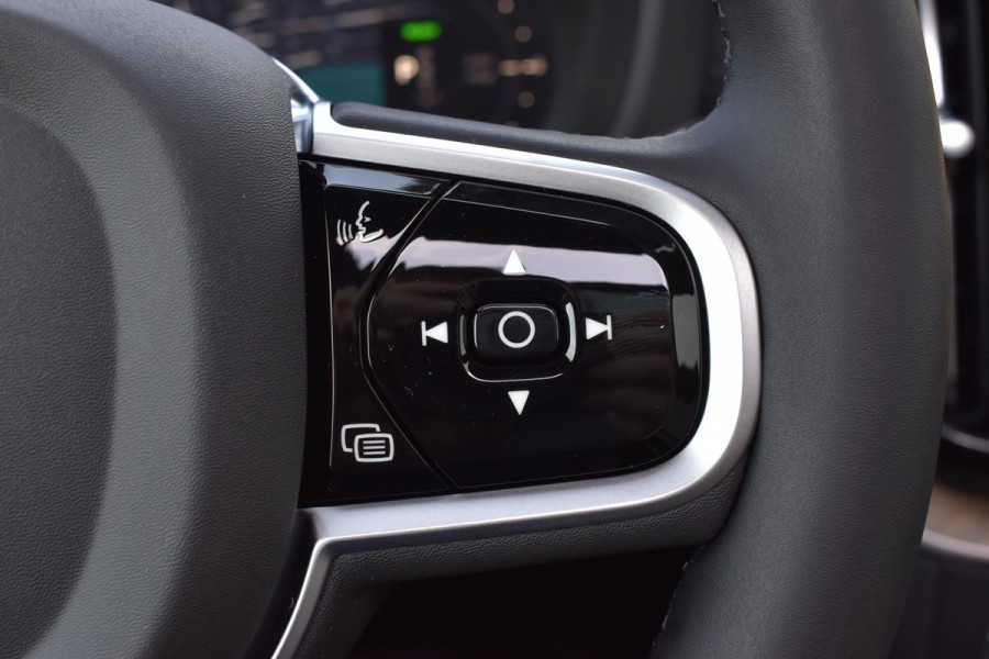 Volvo XC60 T6 AWD 350PK Plug-in Hybrid Ultra Dark | DEMO | Luchtvering | Trekhaak | 21"LMV | 360 camera | Panodak | HUD | H&K |