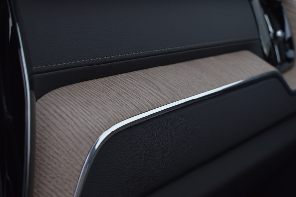 Volvo XC60 T6 AWD 350PK Plug-in Hybrid Ultra Dark | DEMO | Luchtvering | Trekhaak | 21"LMV | 360 camera | Panodak | HUD | H&K |