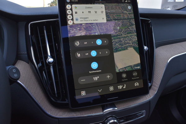 Volvo XC60 T6 AWD 350PK Plug-in Hybrid Ultra Dark | DEMO | Luchtvering | Trekhaak | 21"LMV | 360 camera | Panodak | HUD | H&K |