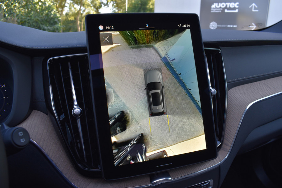 Volvo XC60 T6 AWD 350PK Plug-in Hybrid Ultra Dark | DEMO | Luchtvering | Trekhaak | 21"LMV | 360 camera | Panodak | HUD | H&K |