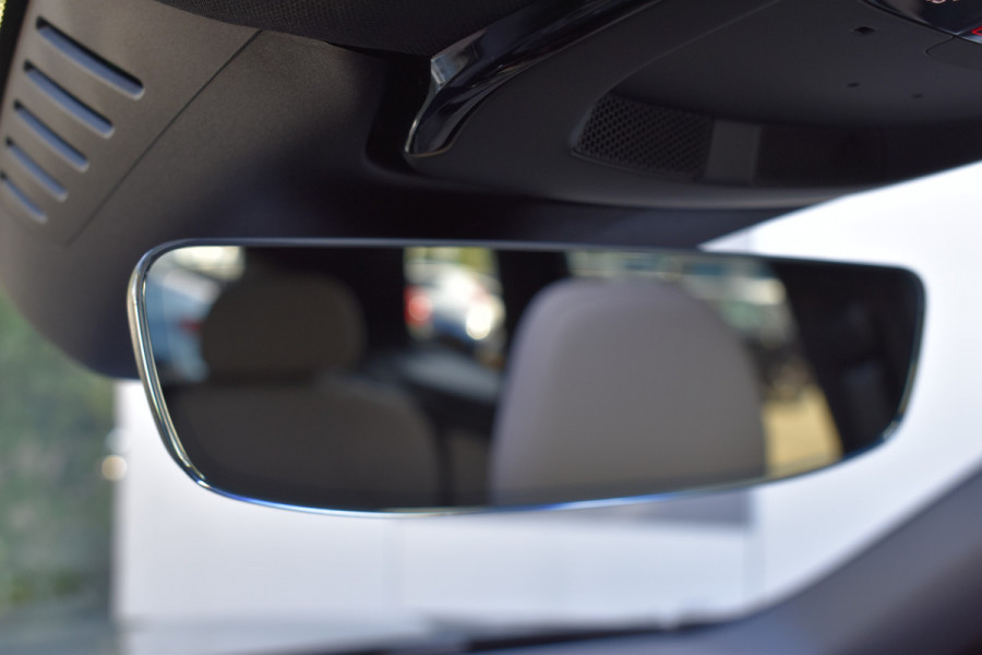 Volvo XC60 T6 AWD 350PK Plug-in Hybrid Ultra Dark | DEMO | Luchtvering | Trekhaak | 21"LMV | 360 camera | Panodak | HUD | H&K |