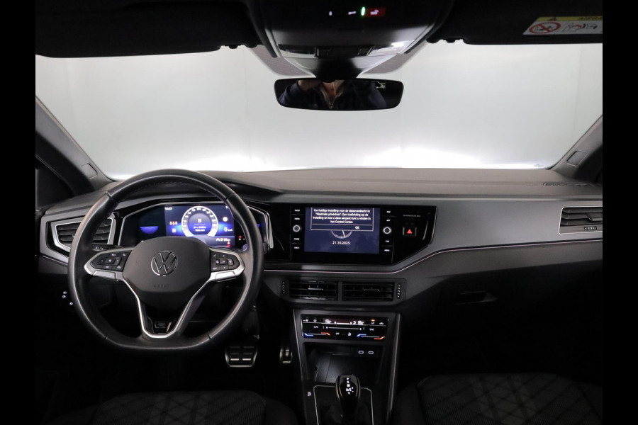 Volkswagen Polo 1.0 TSI R-Line 110pk DSG| Navi| 17'LMvelgen | Matrix LEDlampen| Digital display Volkswagen Polo 1.0 TSI R-Line 110pk DSG| Navi| 17'LMvelgen | Matrix LEDlampen| Digital display