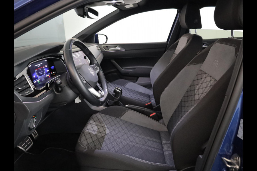 Volkswagen Polo 1.0 TSI R-Line 110pk DSG| Navi| 17'LMvelgen | Matrix LEDlampen| Digital display Volkswagen Polo 1.0 TSI R-Line 110pk DSG| Navi| 17'LMvelgen | Matrix LEDlampen| Digital display