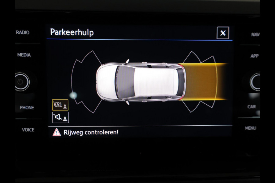 Volkswagen Polo 1.0 TSI R-Line 110pk DSG| Navi| 17'LMvelgen | Matrix LEDlampen| Digital display Volkswagen Polo 1.0 TSI R-Line 110pk DSG| Navi| 17'LMvelgen | Matrix LEDlampen| Digital display