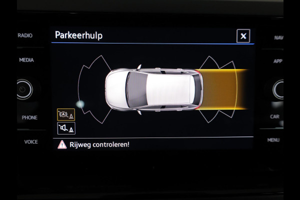 Volkswagen Polo 1.0 TSI R-Line 110pk DSG| Navi| 17'LMvelgen | Matrix LEDlampen| Digital display Volkswagen Polo 1.0 TSI R-Line 110pk DSG| Navi| 17'LMvelgen | Matrix LEDlampen| Digital display
