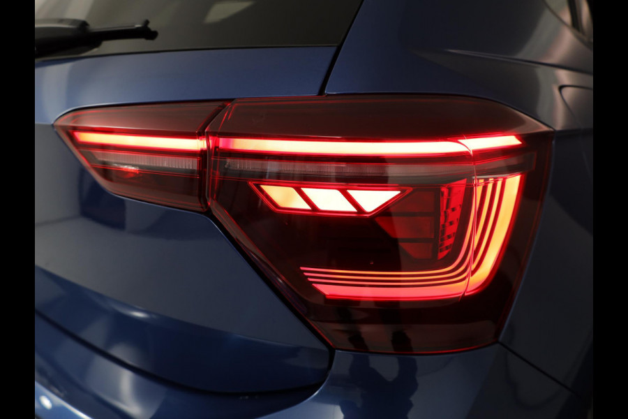 Volkswagen Polo 1.0 TSI R-Line 110pk DSG| Navi| 17'LMvelgen | Matrix LEDlampen| Digital display Volkswagen Polo 1.0 TSI R-Line 110pk DSG| Navi| 17'LMvelgen | Matrix LEDlampen| Digital display