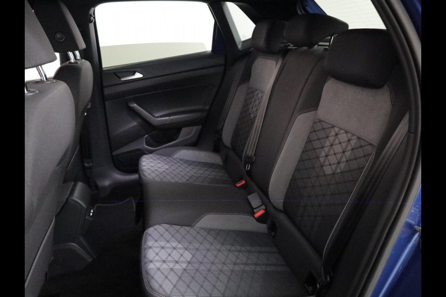 Volkswagen Polo 1.0 TSI R-Line 110pk DSG| Navi| 17'LMvelgen | Matrix LEDlampen| Digital display Volkswagen Polo 1.0 TSI R-Line 110pk DSG| Navi| 17'LMvelgen | Matrix LEDlampen| Digital display