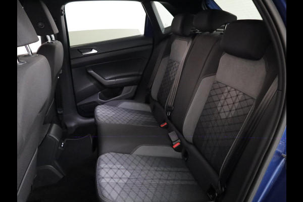 Volkswagen Polo 1.0 TSI R-Line 110pk DSG| Navi| 17'LMvelgen | Matrix LEDlampen| Digital display Volkswagen Polo 1.0 TSI R-Line 110pk DSG| Navi| 17'LMvelgen | Matrix LEDlampen| Digital display