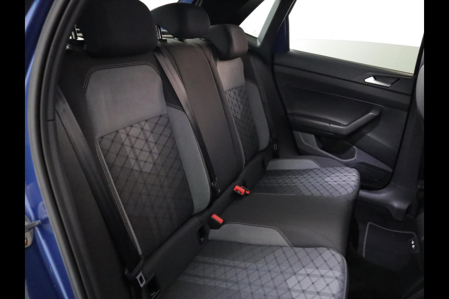 Volkswagen Polo 1.0 TSI R-Line 110pk DSG| Navi| 17'LMvelgen | Matrix LEDlampen| Digital display Volkswagen Polo 1.0 TSI R-Line 110pk DSG| Navi| 17'LMvelgen | Matrix LEDlampen| Digital display