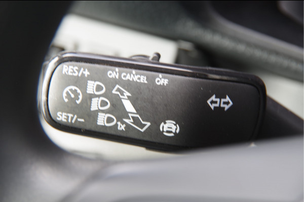 Volkswagen Crafter 35 2.0 TDI L4H3 177PK AUT. CAMERA, TREKHAAK, BETIMMERING, CRUISE, APPLE CARPLAY/ANDROID AUTO, MF STUUR, PARKEERSENSOREN Volkswagen Crafter 35 2.0 TDI L4H3 177PK AUT. CAMERA, TREKHAAK, BETIMMERING, CRUISE, APPLE CARPLAY/ANDROID AUTO, MF STUUR, PARKEERSENSOREN