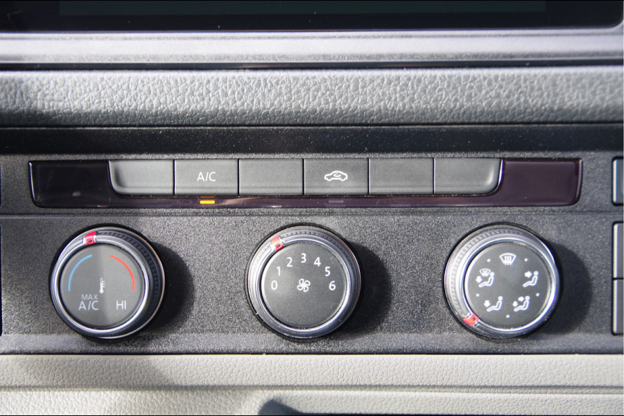 Volkswagen Crafter 35 2.0 TDI L4H3 177PK AUT. CAMERA, TREKHAAK, BETIMMERING, CRUISE, APPLE CARPLAY/ANDROID AUTO, MF STUUR, PARKEERSENSOREN Volkswagen Crafter 35 2.0 TDI L4H3 177PK AUT. CAMERA, TREKHAAK, BETIMMERING, CRUISE, APPLE CARPLAY/ANDROID AUTO, MF STUUR, PARKEERSENSOREN